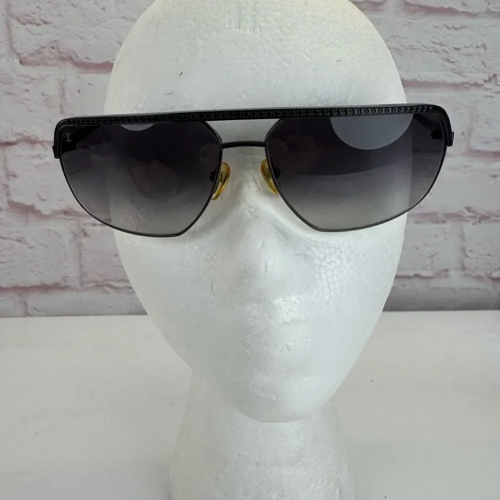 Louis Vuitton Arias GM Gladiator Sunglasses Z0169U